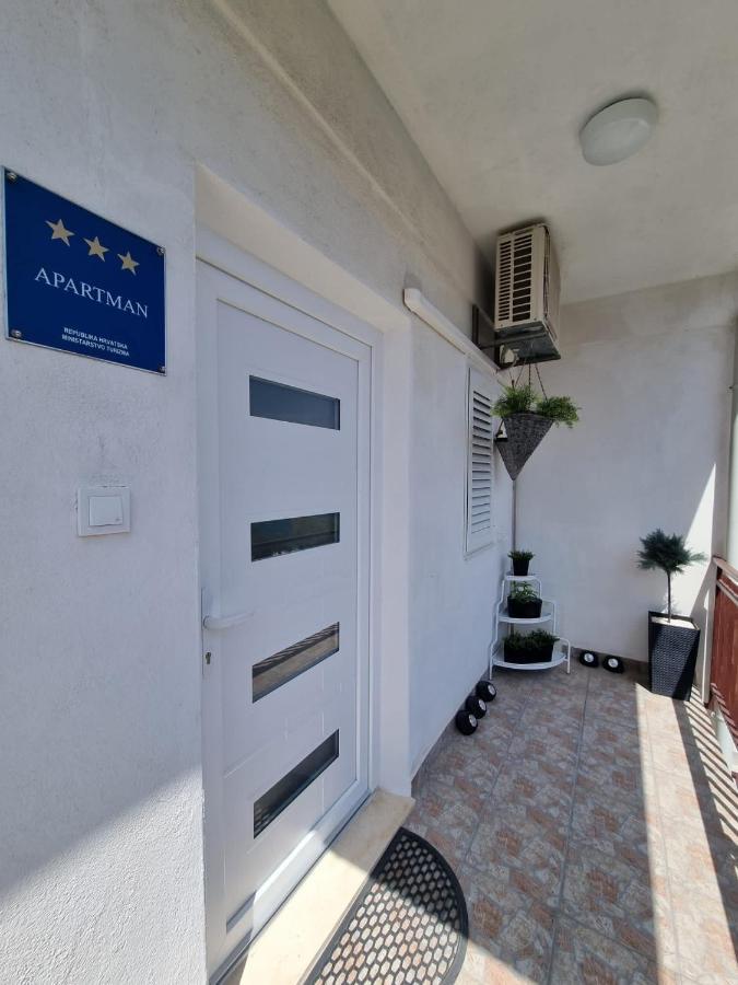 Apartment Mastrinka By The Sea -10M Трогир Екстериор снимка