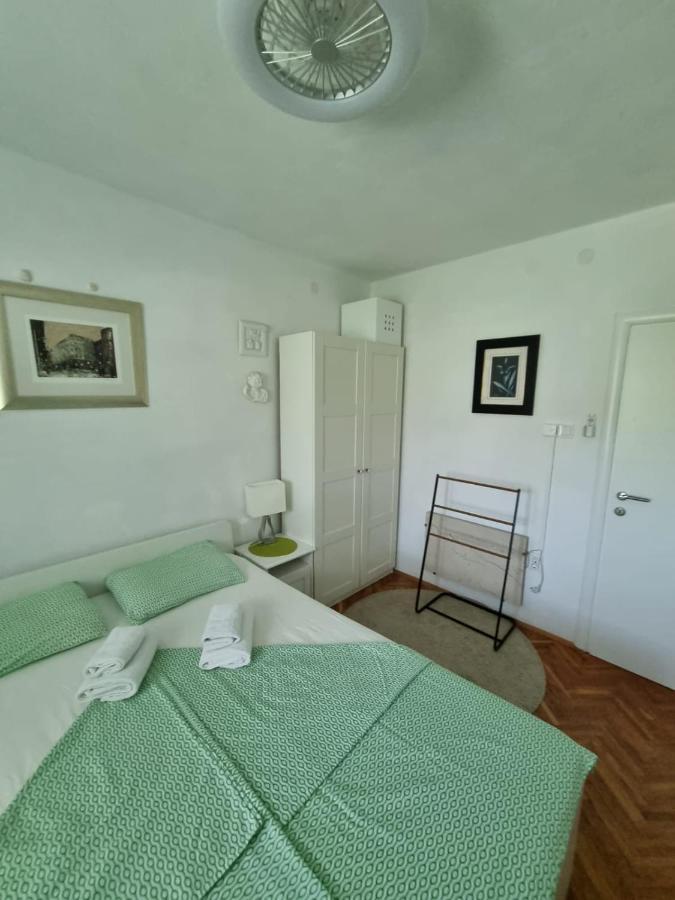 Apartment Mastrinka By The Sea -10M Трогир Екстериор снимка