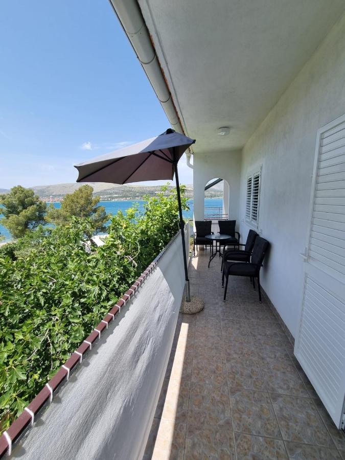Apartment Mastrinka By The Sea -10M Трогир Екстериор снимка