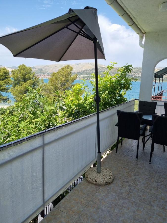 Apartment Mastrinka By The Sea -10M Трогир Екстериор снимка