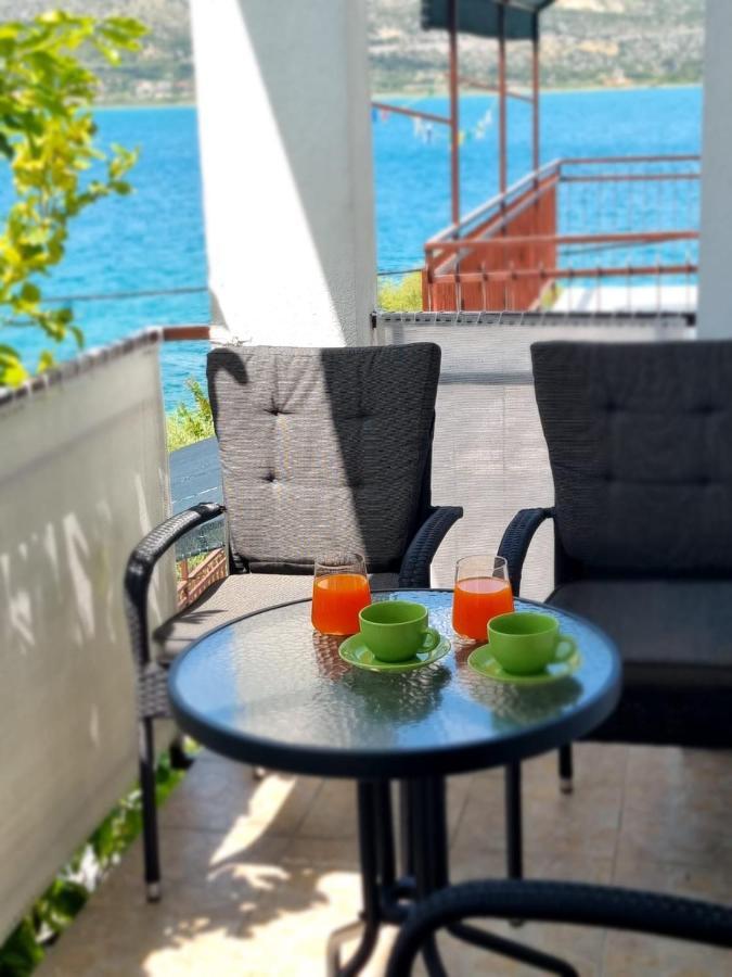 Apartment Mastrinka By The Sea -10M Трогир Екстериор снимка