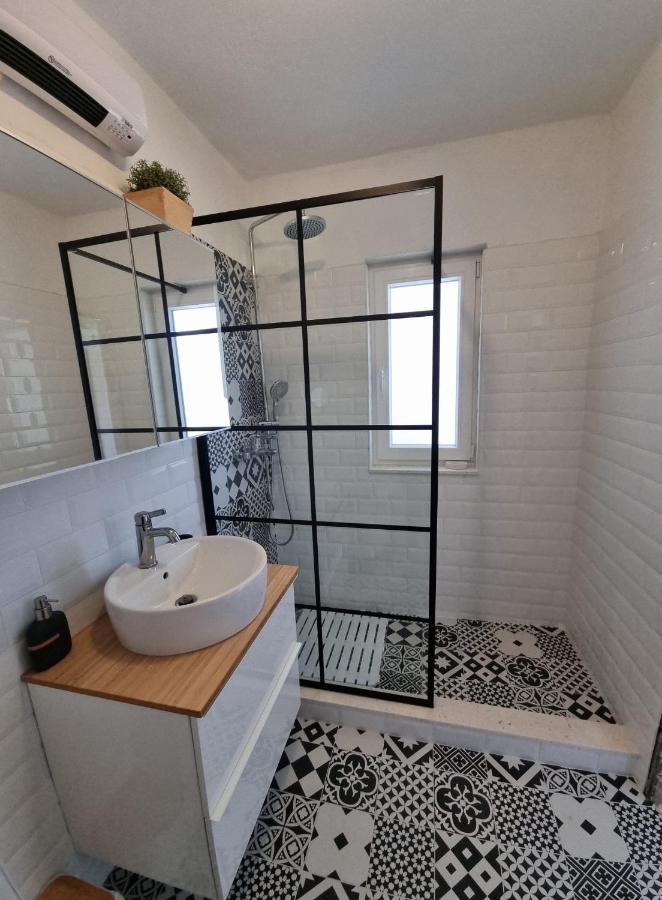 Apartment Mastrinka By The Sea -10M Трогир Екстериор снимка