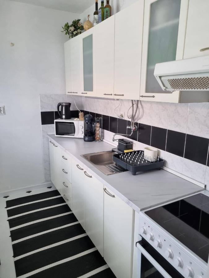 Apartment Mastrinka By The Sea -10M Трогир Екстериор снимка