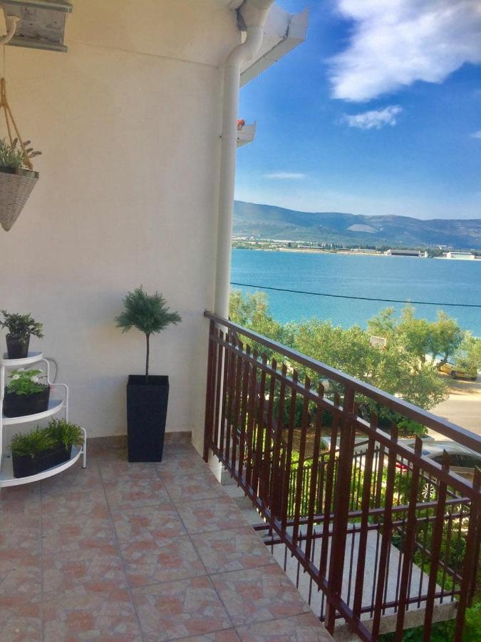 Apartment Mastrinka By The Sea -10M Трогир Екстериор снимка