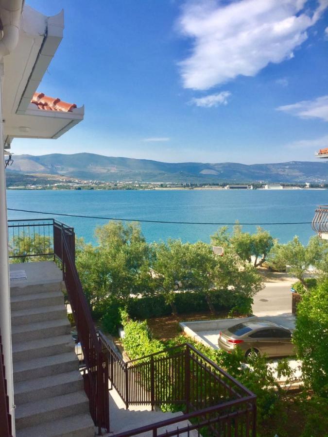Apartment Mastrinka By The Sea -10M Трогир Екстериор снимка